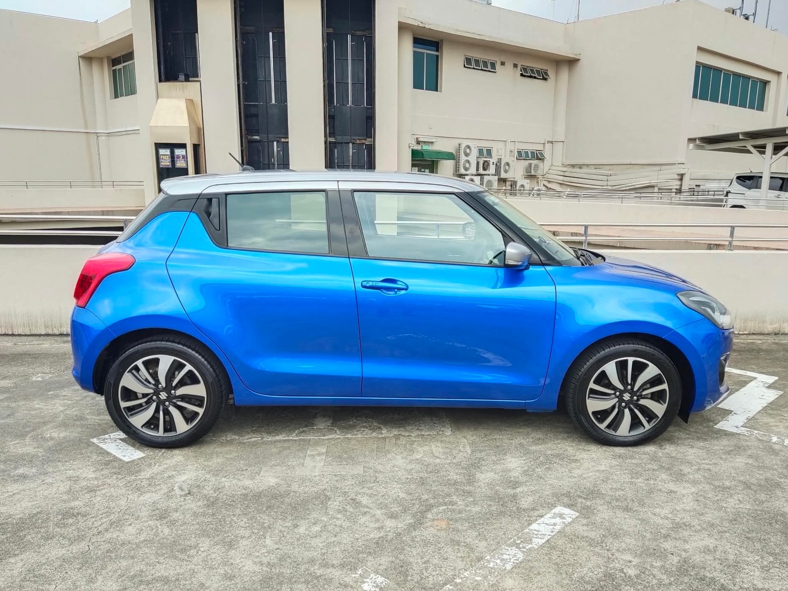Suzuki Swift 1.0 Turbo GLX photo 4
